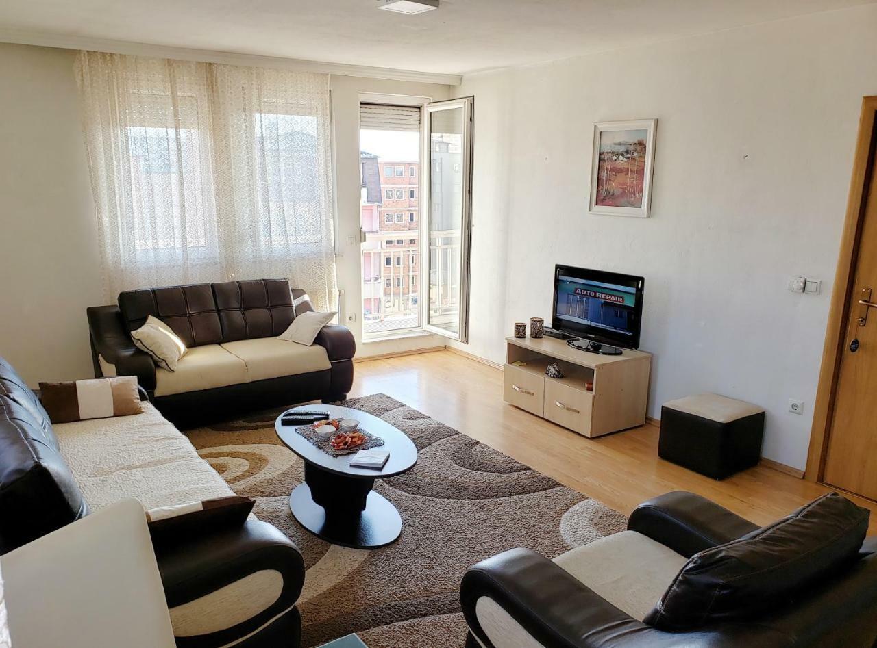 Welcoming In Prishtina Apartment Prishtine Bagian luar foto